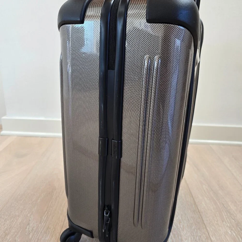 NWT Tumi International Hardshell Carry-on Spinner Luggage Suitcase In Champagne